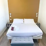 Hotel Nemo Aeroport De Pau 3*