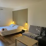 Hotel Nemo Aeroport De Pau 3*