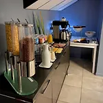 Hotel Nemo Aeroport De Pau 3*