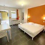 Hotel Nemo Aeroport De Pau 3*