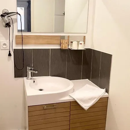 Nemo Aeroport De Pau Sauvagnon