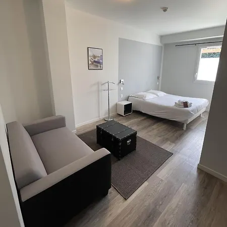 Hotell Nemo Aeroport De Pau