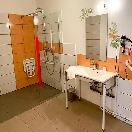 Hotell Nemo Aeroport De Pau