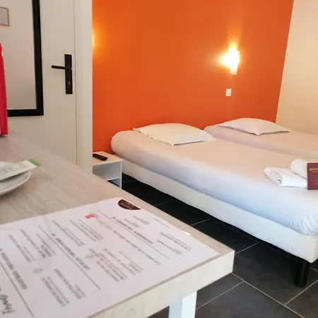 Nemo Aeroport De Pau 3* Sauvagnon