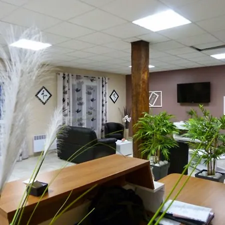 Hotell Nemo Aeroport De Pau 3*