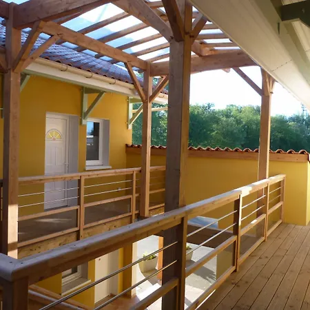 Nemo Aeroport De Pau Hotell