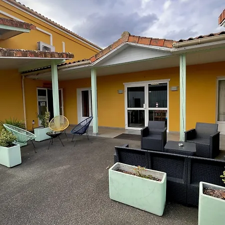 Hotel Nemo Aeroport De Pau 3*