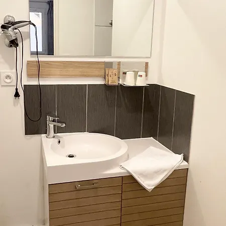 Nemo Aeroport De Pau Hotell Sauvagnon