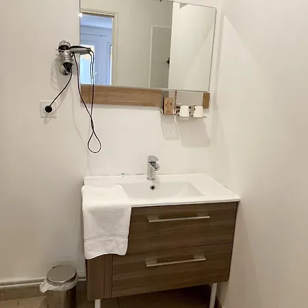 Hotell Nemo Aeroport De Pau 3*