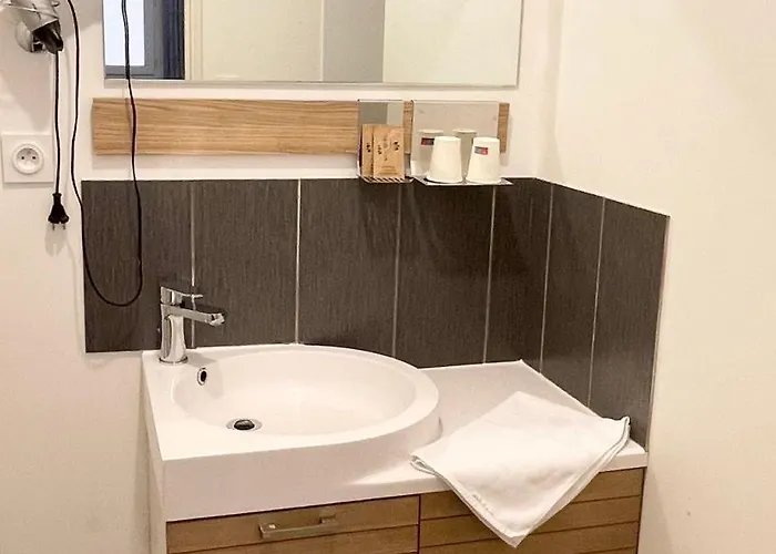 Nemo Aeroport De Pau Sauvagnon