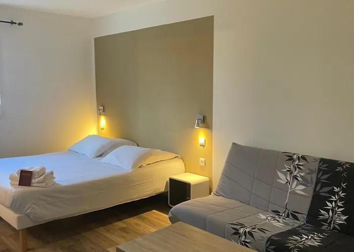 Hotel Nemo Aeroport De Pau 3*