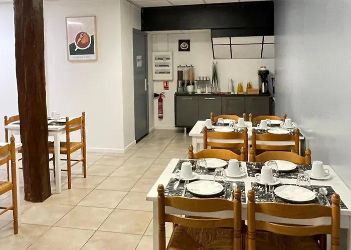 Nemo Aeroport De Pau Hotel