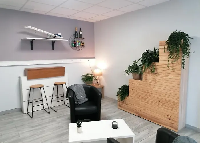 Nemo Aeroport De Pau Hotel