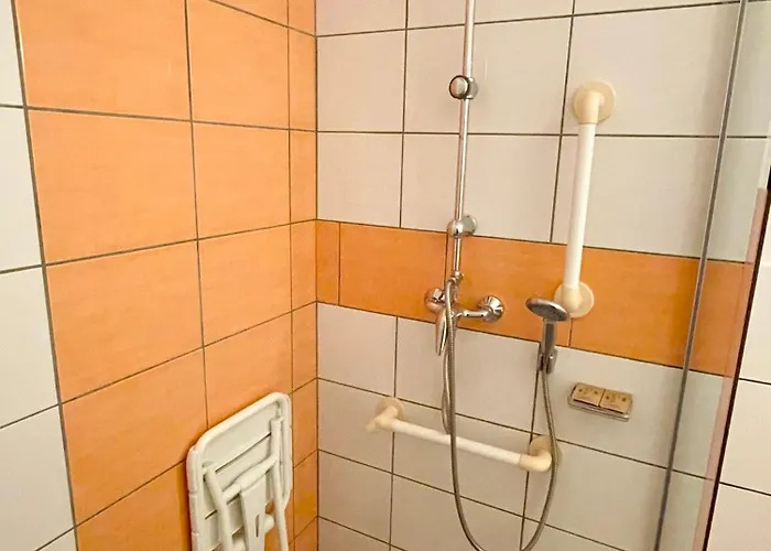 Nemo Aeroport De Pau Hotel 3*