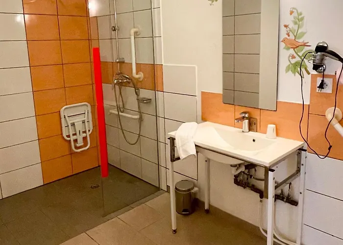 Hotel Nemo Aeroport De Pau