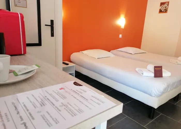 Nemo Aeroport De Pau 3* Sauvagnon