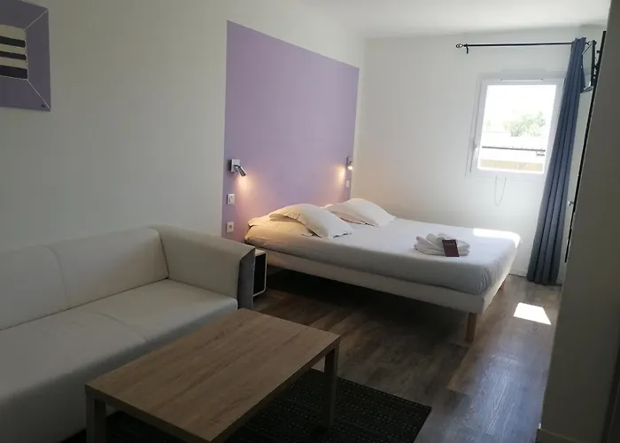 Nemo Aeroport De Pau Hotel