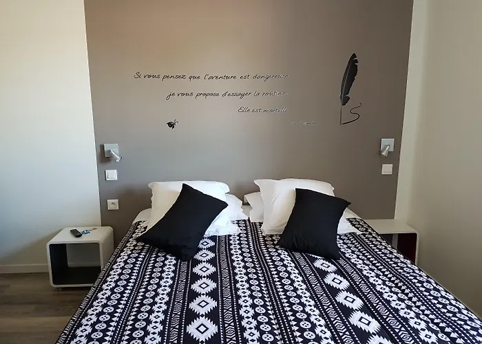 Nemo Aeroport De Pau Hotel 3*