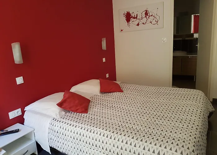 Nemo Aeroport De Pau Sauvagnon