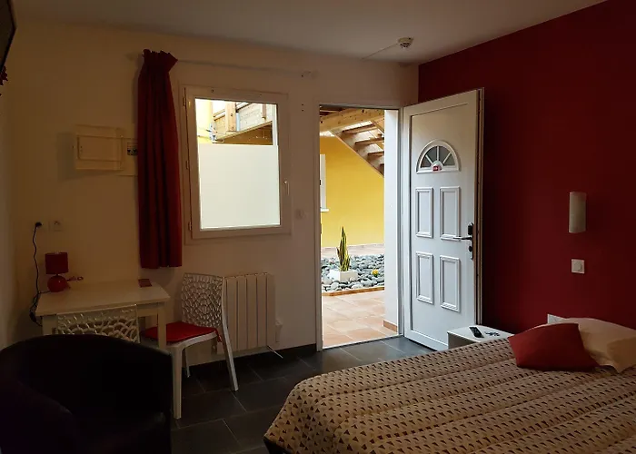 Nemo Aeroport De Pau Hotel 3*