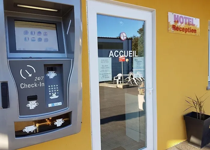 Nemo Aeroport De Pau מלון Sauvagnon