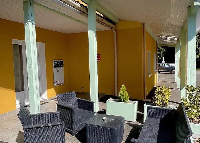 Nemo Aeroport De Pau מלון