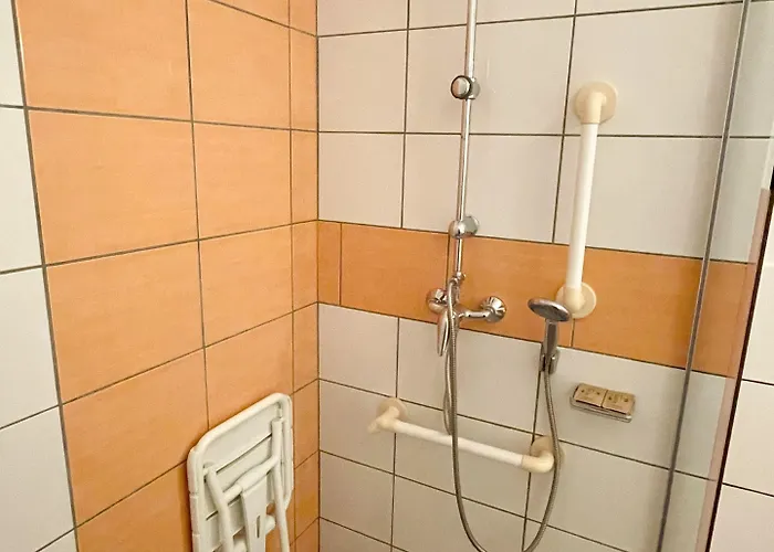 Hotel Nemo Aeroport De Pau