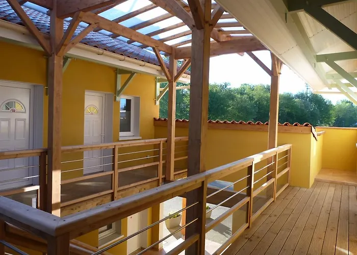 Nemo Aeroport De Pau Sauvagnon