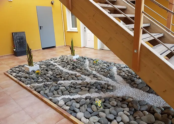 Hotel Nemo Aeroport De Pau 3*